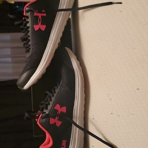 Under Armor Black/Noir Sneakers 6Y